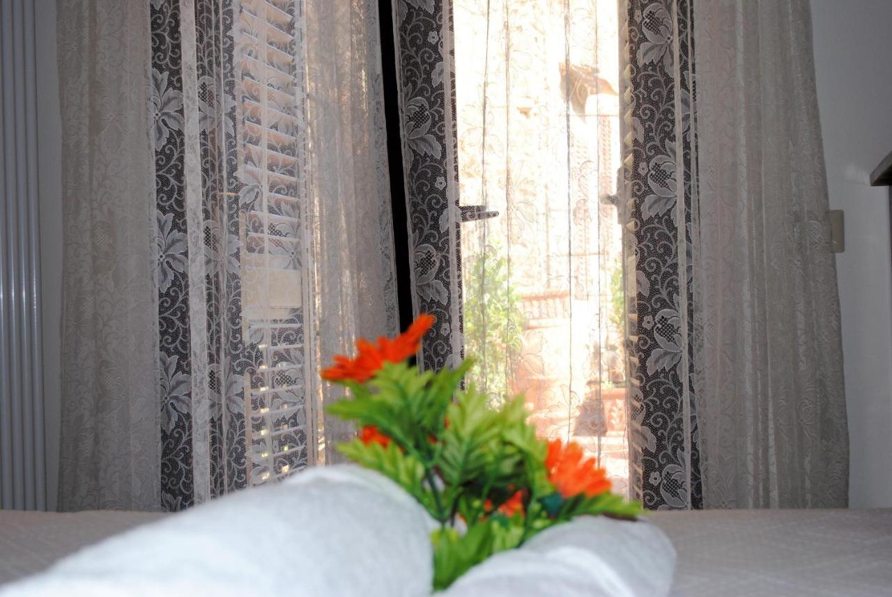 Hotel La Casa Dei Vezzi San Gimignano Exterior foto